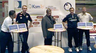 Pressekonferenz. Von links: SG-Manager Diebitz, SG-Trainer Fltns, Hallensprecher THW-Trainer Serdarusic, THW-Manager Schwenker