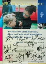 Das Plakat mit allen THW-Unterschriften wird  zu Gunsten der Jugendarbeit in Schleswig-Holstein versteigert.
