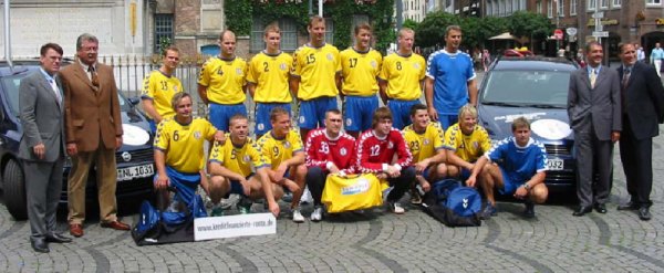 Oben von links: Bernau, Heinrichs, Hertzberg, Lehmann, Schrmann, Hegemann, Trainer Ratka;