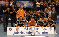 Der THW Kiel hat das Jahrhundert-Turnier des TBV Lemgo gewonnen.