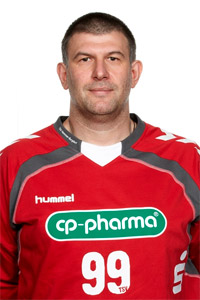 Kultkeeper Nenad Puljezevic bleibt ein weiteres Jahr bei der TSV.