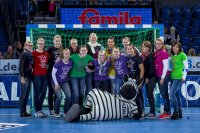 Besuch aus der "Kniginnenklasse" in Kiel: Die Handball-Frauen des Buxtehuder SV  feuerten die "Zebras" an.