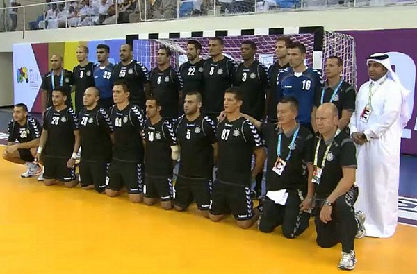 Das Team von Al Sadd Doha - verstrkt mit sieben Spielern und dem Trainer von Montpellier... 
