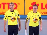 Die Magdeburger Robert Schulze (rechts) und Tobias Tnnies kennen sich aus der Grundschule, spielten bereits als Kinder im Rckraum der gleichen Handballmannschaft.