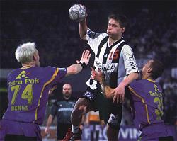 Nico Kibat bestritt von 1998 bis  2000 38 Spiele fr den THW und erzielte insgesamt neun Tore.