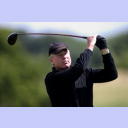 Golfen 2005: THW-Geschftsfhrer Uwe Schwenker beim Abschlag.