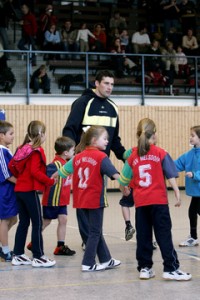 Stefan Lvgren trainiert in seiner Freizeit im heimischen Melsdorf die 6-bis 8-Jhrigen.
