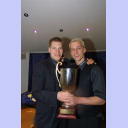 EHF-Pokal-Finale 2002, Rckspiel: Empfang am Vereinsheim - Johan und Mattias mit dem Pott.
