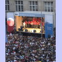 Meisterfeier auf dem Kieler Rathausplatz: ber 20.000 Fans feiern ihren THW Kiel auf der NDR-Bhne.
