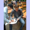 Forstbaumschule 2005: Marcus Ahlm gibt Autogramme.