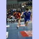 QS-Supercup: Karabatic fights for the ball.