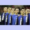 EM 2006: SLO - FRA: Vid Kavticnik in der Mitte seines slowenischen Teams.