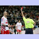 WC 2007: FRA-CRO: Red card for Dominikovic.