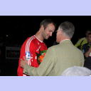 Supercup 2008: HBL president Rainer Witte congratulates Thierry Omeyer for his gold medal.