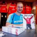 Thierry Omeyer signs his book.