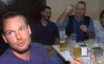 Christian Schwarzer im Kreise der Mannschaft in einer Tapas-Bar