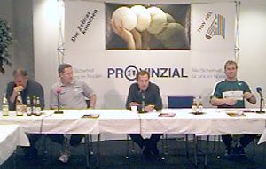 Pressekonferenz. Von links: THW-Manager Schwenker, THW-Trainer Serdarusic, Moderator Pipke, FAG-Trainer Fitzek.