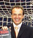 Hat angesichts der erfolgreichen Kölnarena-Ausflüge seines VfL gut lachen: Manager Carsten Sauer.