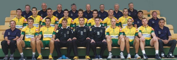 Vorne von links: Trainer Pozun,  Rutenka, Gajic, Rezar, Skof, Lorger, Kozomara, Brumen, Mlakar, Ivezic;