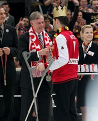 Henning Fritz, hier mit Bundespräsident Köhler, hielt bis zu seiner Verletzung wieder stark.