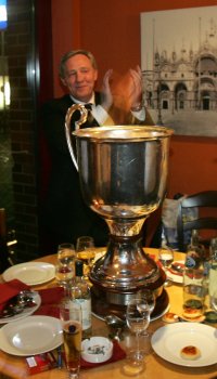 Trophäen sind einfach nicht für Kieler Riesen-Sausen konstruiert... Trophäen sind einfach nicht für Kieler Riesen-Sausen konstruiert...