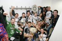 Jubel in der Kabine: Der THW Kiel hat das Triple 2007 gewonnen!