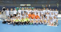 Gruppenfoto: Die Bundesliga-Mannschaft, das A-Jugend-Bundesliga-Team und die B-Jugend des THW Kiel.