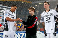 Auch Daniel Narcisse und Doninik Klein unterschrieben Klaas" Weltmeisterball.