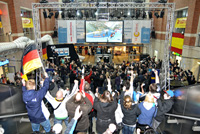 Bereits im letzten Jahr strmten die Kieler Handball-Fans in Massen zum Public Viewing im Hauptbahnhof.