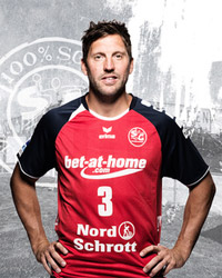 Abwehrchef Tobias Karlsson verlängerte seinen Vertrag jüngst bis 2017.