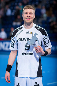 Gudjon Valur Sigurdsson bekam nach dem Heimspiel gegen Eisenach als erster THW-Spieler die Ehrung  zum "Tor des Monats".