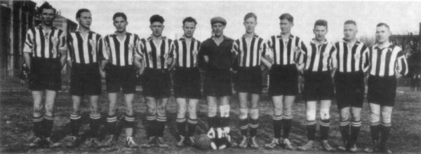Die Meister-Mannschaft 1929/30.