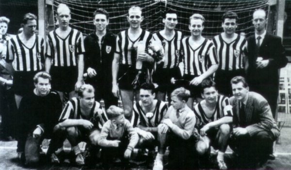 Die Meister-Mannschaft 1956/57.