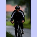 Trainingslager 2005: Wer wie Mattias Andersson aus Verletzungsgründen nicht läuft, der fährt stattdessen auf den Straßen rund um Obenstrohe Fahrrad.