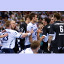 Hitzige Diskussion zwischen Lars Krogh Jeppesen und Adrian Wagner im Pokal-Halbfinale 2003/2004.