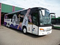 Der Mannschaftsbus des THW Kiel im neuen Design.