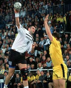 Nenad Perunicic in action.