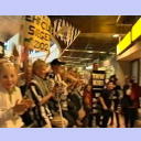 EHF-Pokal-Finale 2002, Rückspiel: 200 Fans empfingen den THW am Flughafen.