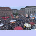 Meisterfeier auf dem Kieler Rathausplatz: Über 20.000 Fans feiern ihren THW Kiel auf der NDR-Bühne.