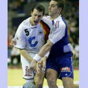 EM 2006: GER - FRA: Dominik Klein gegen Guillaume Gille.