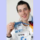 EM 2006: Dominik Klein zeigt stolz seine EM-Akkreditierung.