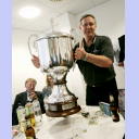 Noka Serdarusic with the cup, in the background former mayor Norbert Gansel.
