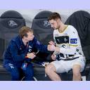 Fernando Sanz-Lopez takes care of Hendrik Pekeler.